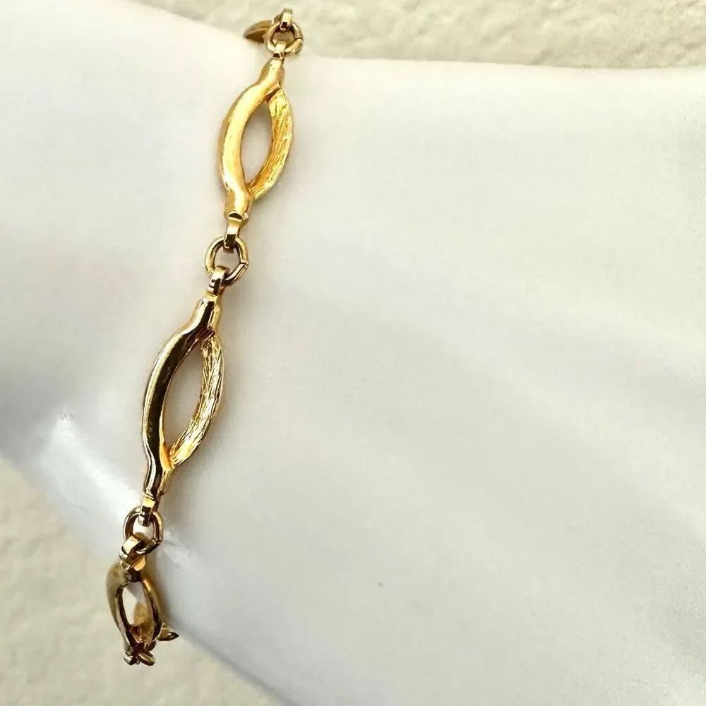 Sarah Coventry vintage gold tone bracelet